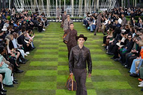 louis vuitton sfilate uomo|Le Monde est à vous: la sfilata uomo primavera estate 2025 di .